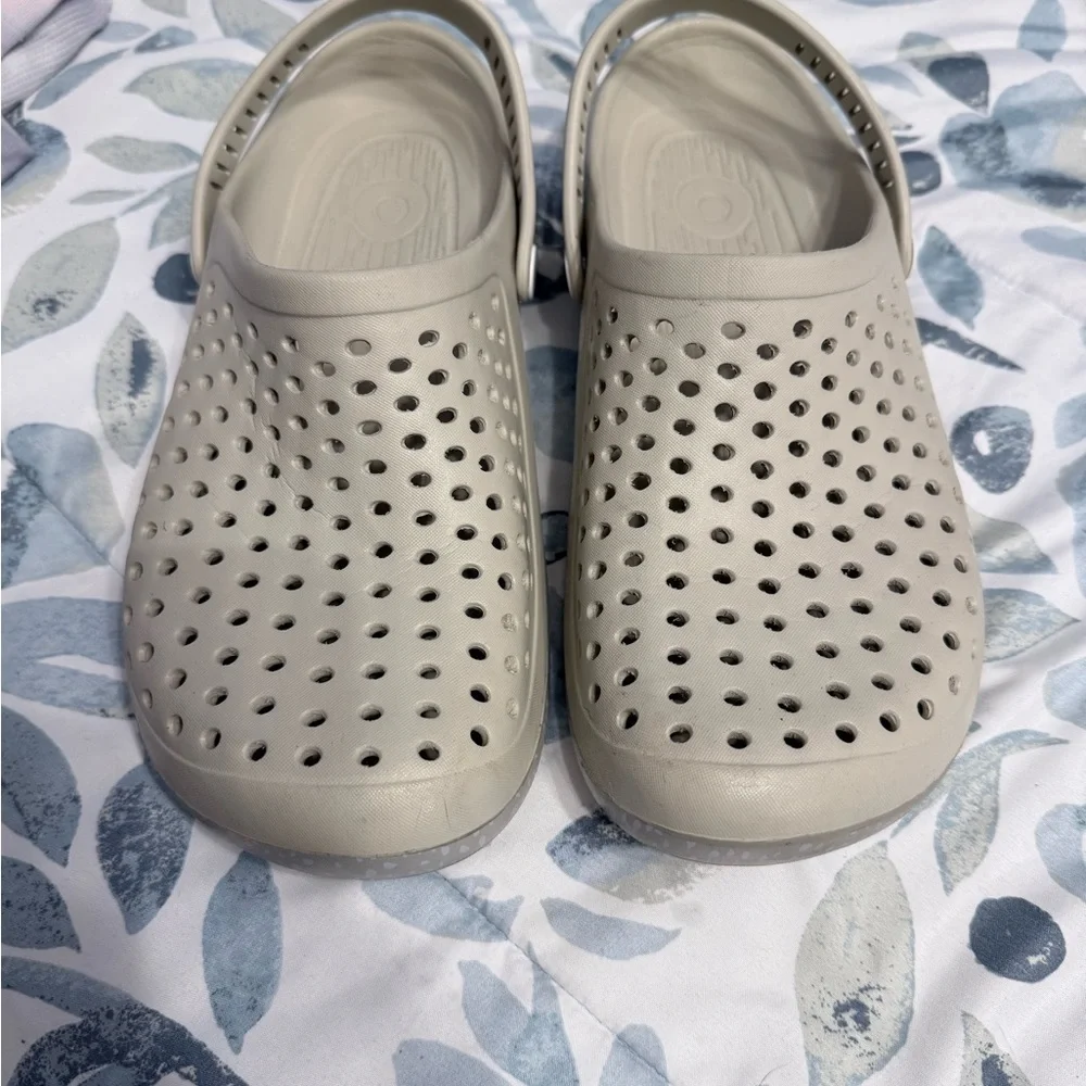 BOGS Beige Slip-On Clogs Unisex